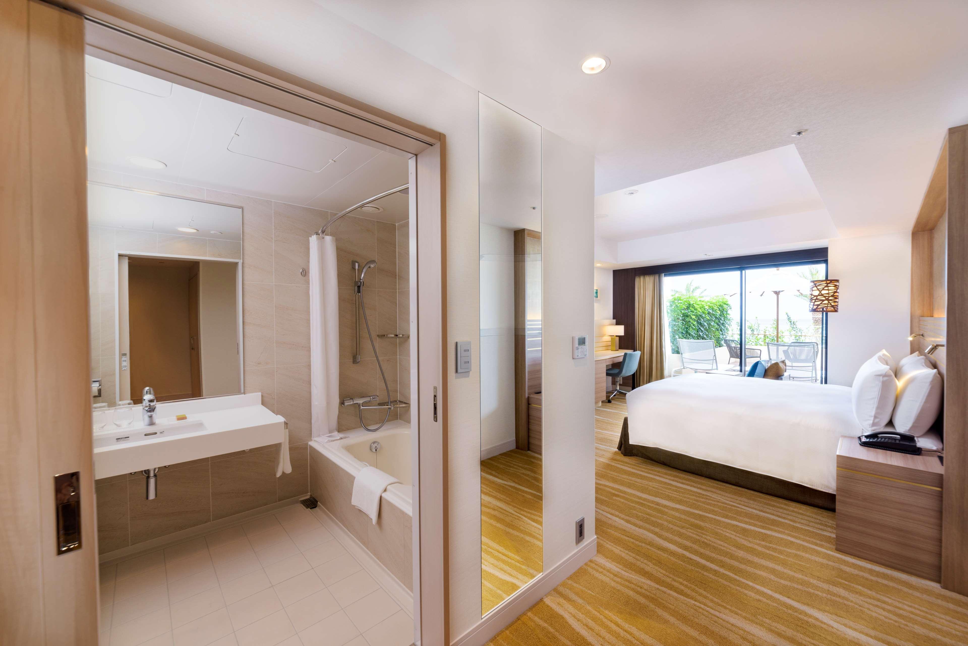 Doubletree By Hilton Okinawa Chatan Resort Dış mekan fotoğraf